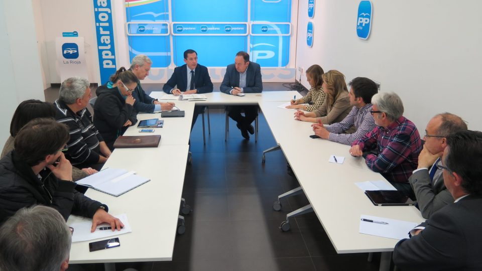 reunion-comercio-y-artesania-28-04-15