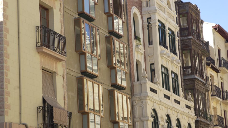 VIVIENDAS REHABILITADAS EN EL CASCO ANTIGUO DE LOGROO. CALLE PORTALES.